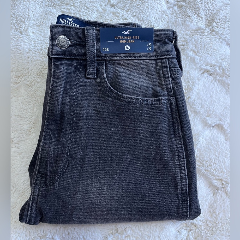 Brand new Hollister black mom jeans ripped jeans